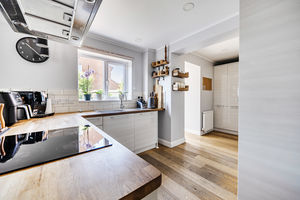 Kitchen- click for photo gallery